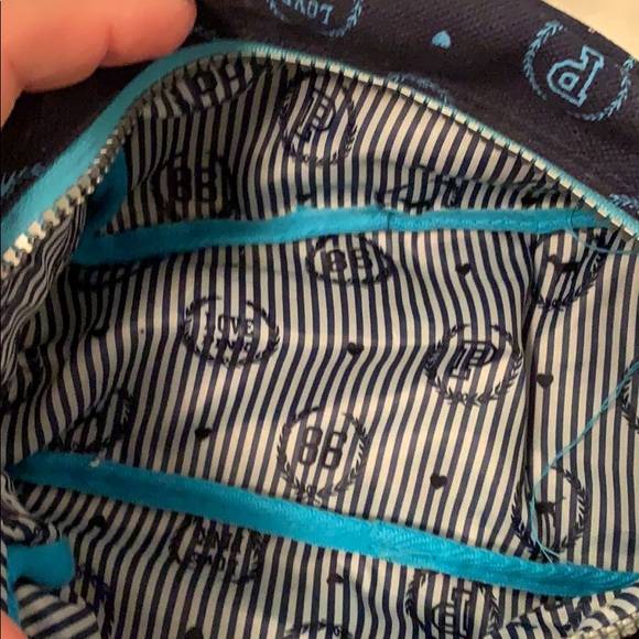 Victoria’s Secret pink cosmetic pouch - Picture 2 of 4